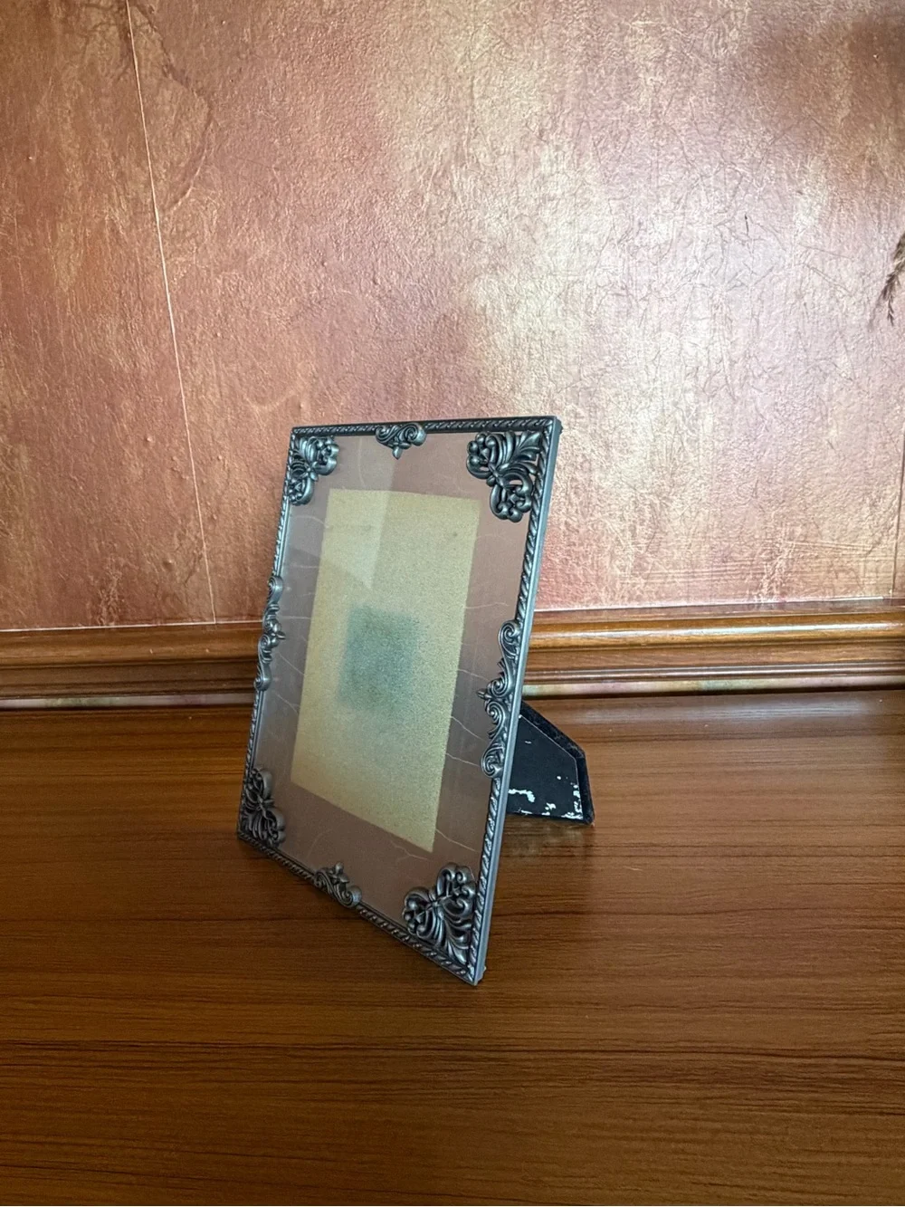 Malden International 4x6 Glass Floating Picture Frame Ornate Pewter Tabletop VTG